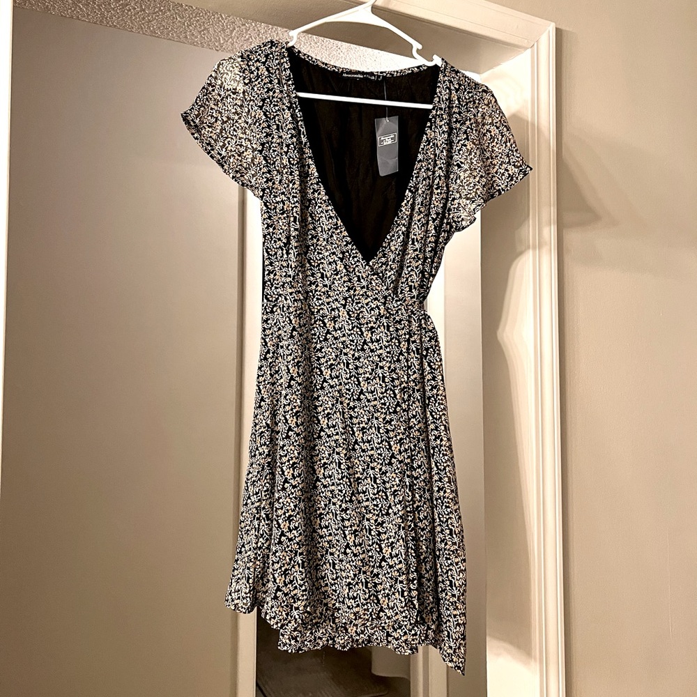 New with tags Abercrombie and Fitch wrap dress. Size small